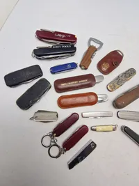 Samling diverse lommeknive