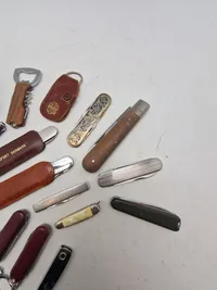 Samling diverse lommeknive