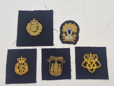 Samling originale militære mærker