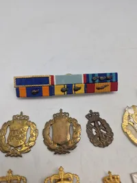 Samling diverse regiments mærker mm.