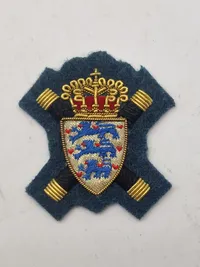 Samling danske militære blazer mærker
