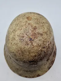 Original brandhjelm malet med flucerende maling