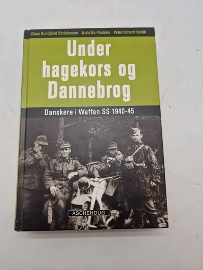 UNDER HAGEKORS OG DANNEBROG