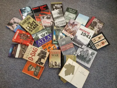Stor samling bøger omhandlende ww2