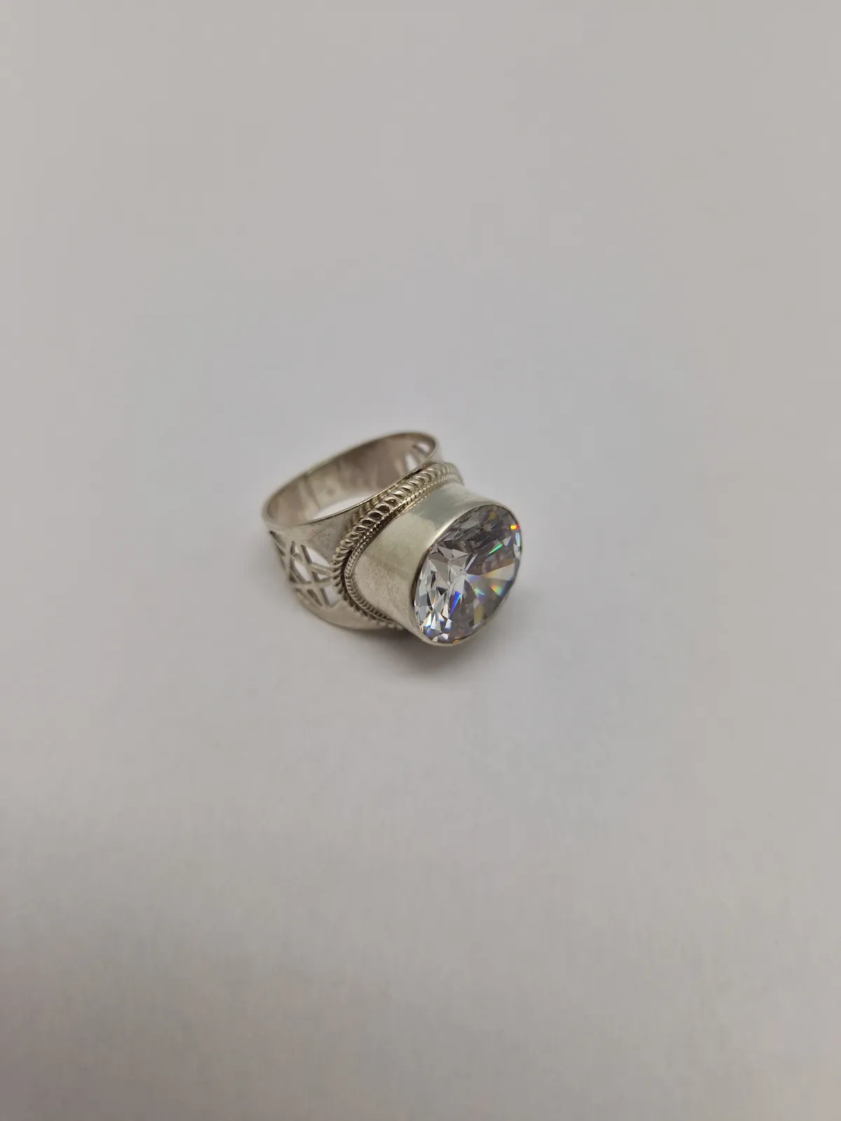 Ring I Sterling Sølv Med Stor Klar Sten