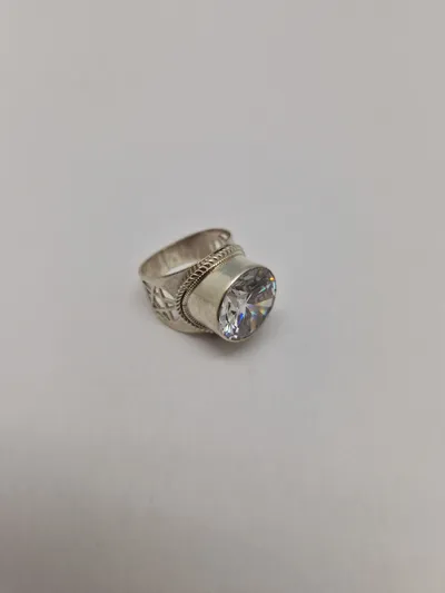 Ring I Sterling Sølv Med Stor Klar Sten
