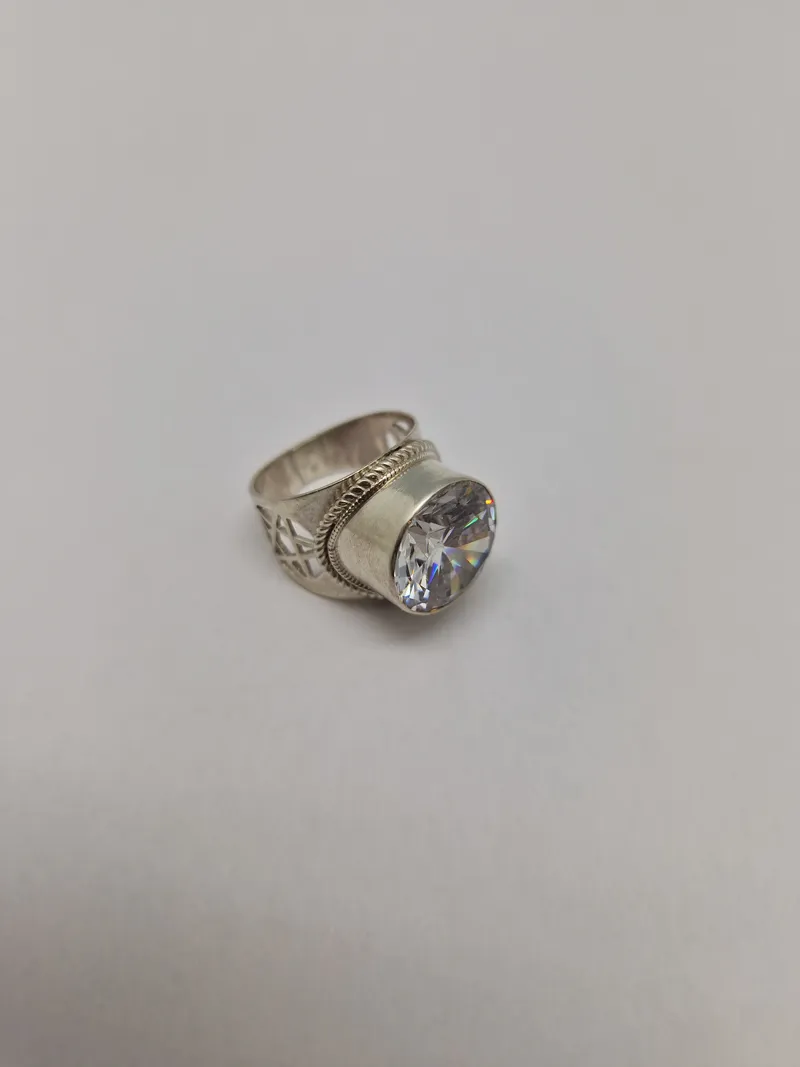 Ring I Sterling Sølv Med Stor Klar Sten