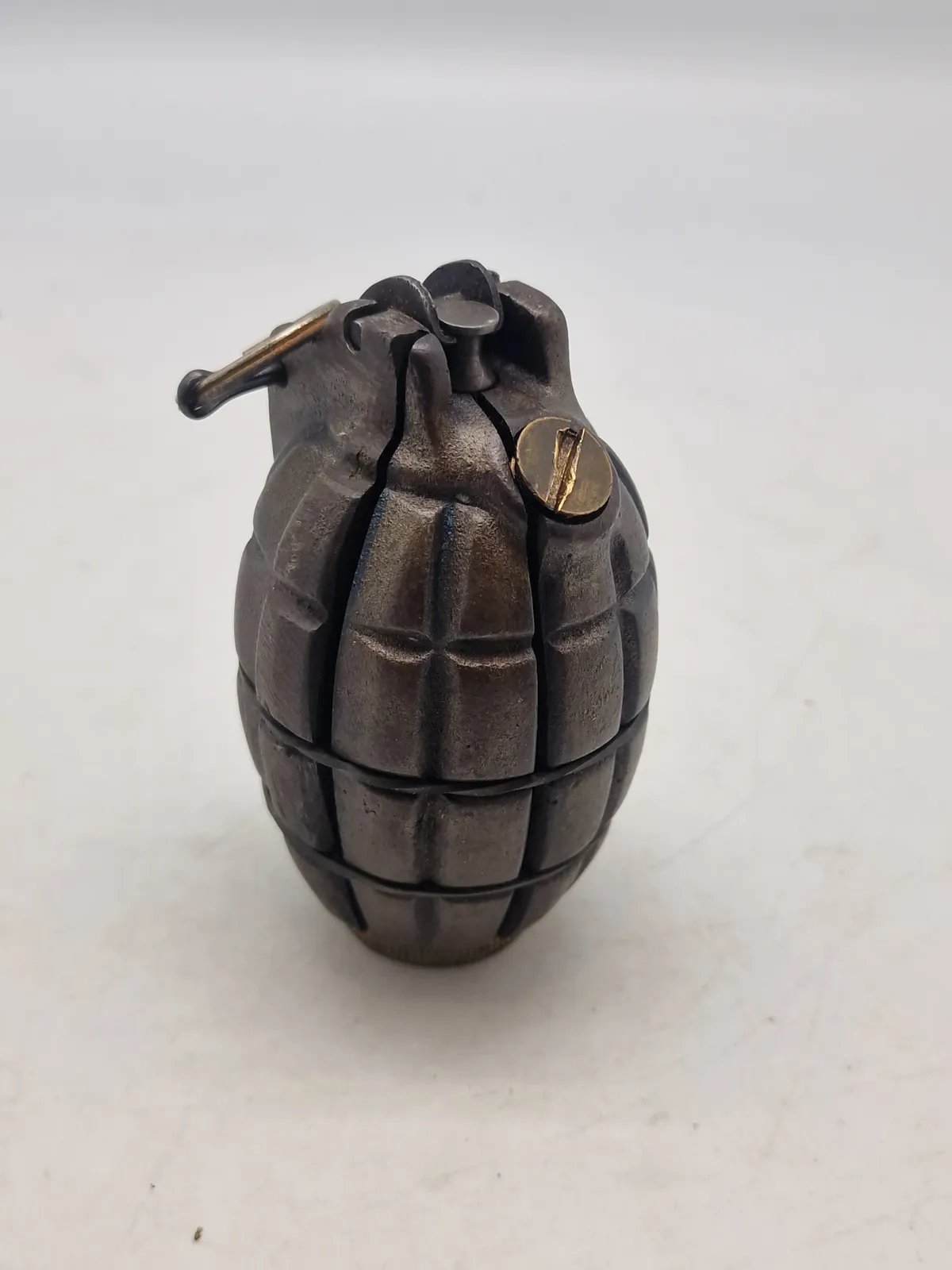 Original engelsk Mills håndgranat, No 23 Mk1  WW1 - deaktiveret
