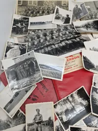 Stor samling originale billeder, soldaterbog mm fra 45-46