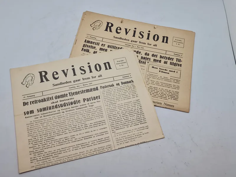 To stk originale eks af bladet “Revision” som var kendt for at støtte og hjælpe danske nazister
