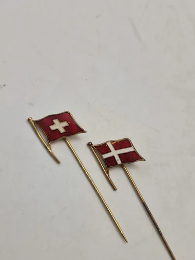 Originale pins fra perioden omkring ww2