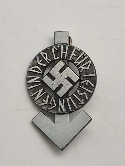 Original HJ - Leistungsabzeichen im silber (Hersteller Karl Wurster)