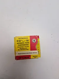 Samling originale ammunitions æsker