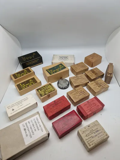 Samling originale danske ammunitions æsker