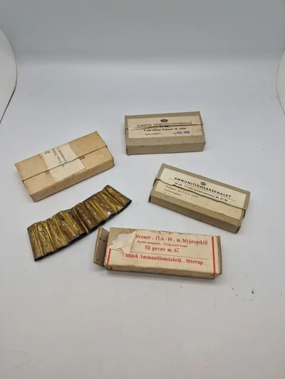 Samling diverse originale danske æsker for ammunition