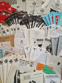 Stor samling militaria auktionskataloger