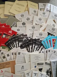 Stor samling militaria auktionskataloger