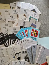 Stor samling militaria auktionskataloger