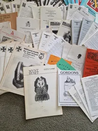 Stor samling militaria auktionskataloger