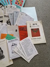 Stor samling militaria auktionskataloger