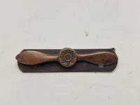 Pin forstillende propel på plade WW2 Australien