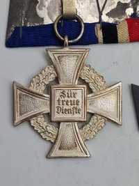 Sjælden original spange med Ehrenkreuz für Hinterbliebene samt Für Treue Dienst (25 jare) Givet til en kvinde