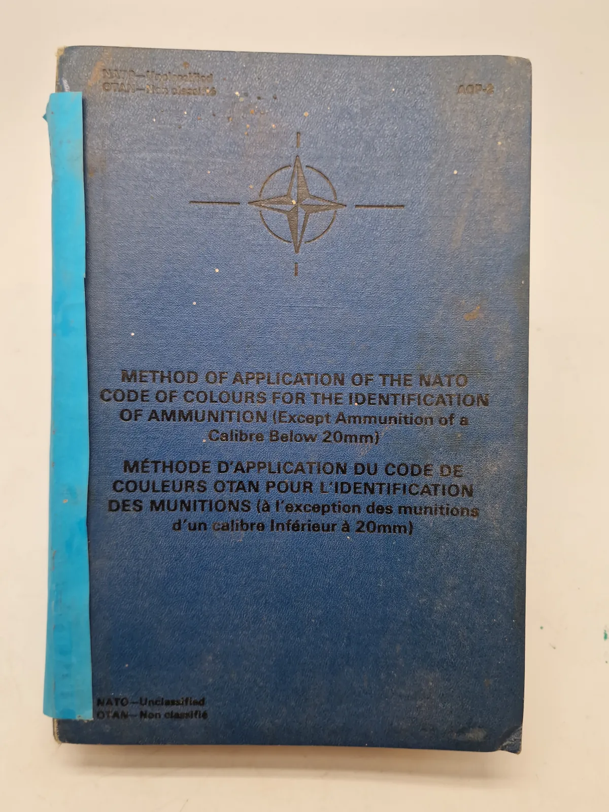 Bog med Nato ammunitions farver