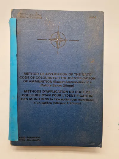 Bog med Nato ammunitions farver