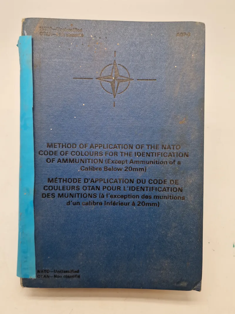 Bog med Nato ammunitions farver