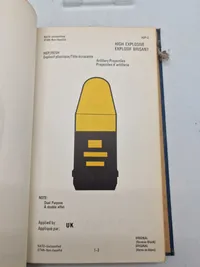Bog med Nato ammunitions farver