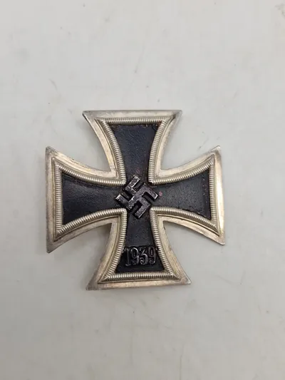 Originalt eisernes kreuz 1.kl (hvælvet)  - Hersteller E.F.  Wiedmann, Frankfurt am main