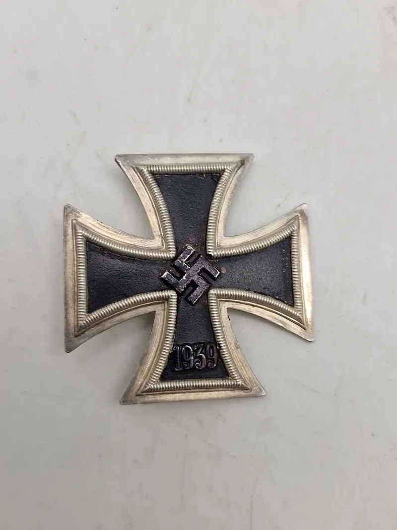 Originalt eisernes kreuz 1.kl (hvælvet)  - Hersteller E.F.  Wiedmann, Frankfurt am main