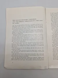 DANSK INFANTERIS UNIFORM OG OPPAKNING
GENNEM DE SIDSTE 200 ÅR
i 12 farvelagte billeder med dansk og engelsk tekst