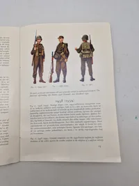 DANSK INFANTERIS UNIFORM OG OPPAKNING
GENNEM DE SIDSTE 200 ÅR
i 12 farvelagte billeder med dansk og engelsk tekst