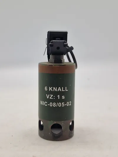 Original “6 Knall” granat - bruges bl.a. ved RIOT controls