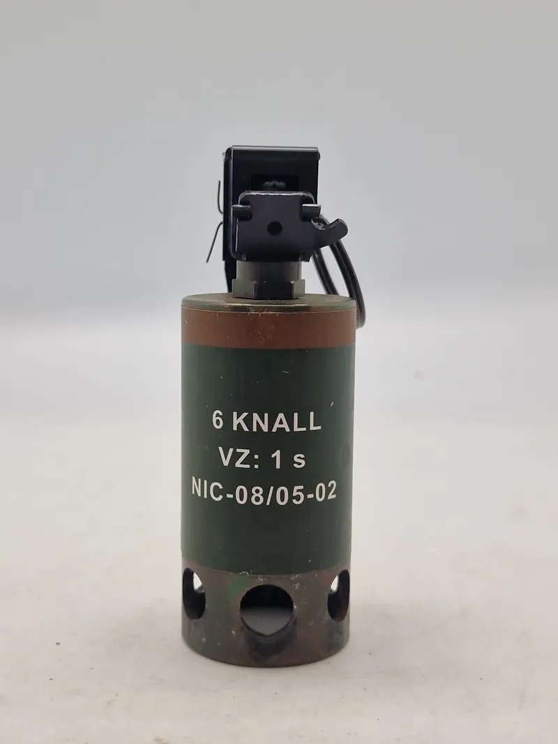 Original “6 Knall” granat - bruges bl.a. ved RIOT controls