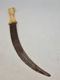 Afrikansk blankvåben med ben greb