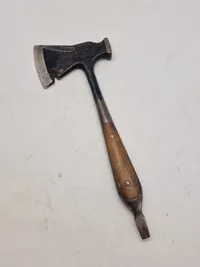 Tysk håndøkse med etui bruugt af Hitler jugend