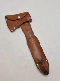 Tysk håndøkse med etui bruugt af Hitler jugend