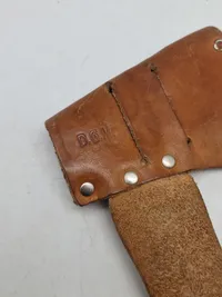 Tysk håndøkse med etui bruugt af Hitler jugend