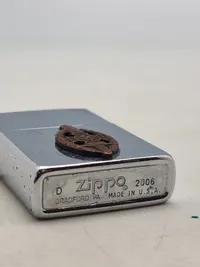 Zippo lighter med påsat originalt ww2 mærke