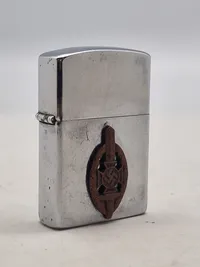 Zippo lighter med påsat originalt ww2 mærke