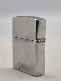 Zippo lighter med påsat originalt ww2 mærke