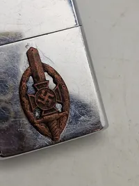 Zippo lighter med påsat originalt ww2 mærke