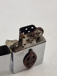 Zippo lighter med påsat originalt ww2 mærke
