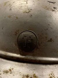 Sjælden original Luftschütz Gladiator hjelm - anvendt efter krigen som vagt/sikkerhedshjelm på Tuborg bryggerierne