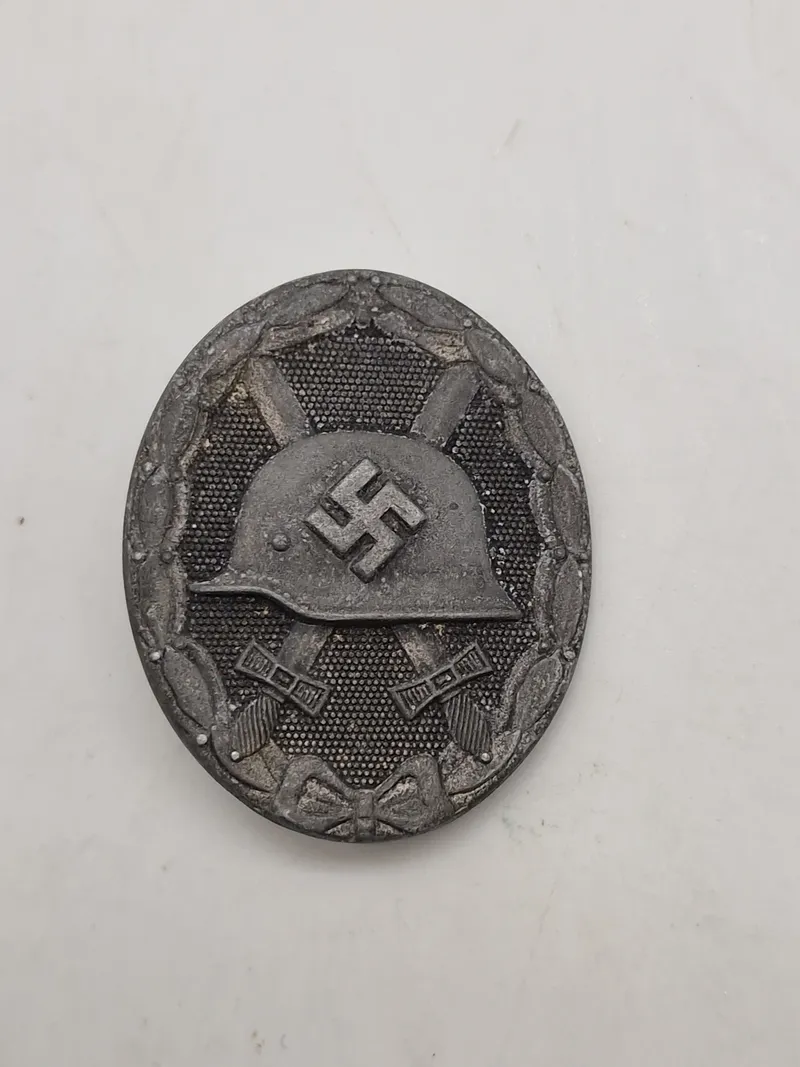 Originalt 
Verwundetenabzeichen in Silber 1939 Funcke & Brünninghaus, Lüdenscheid L/56