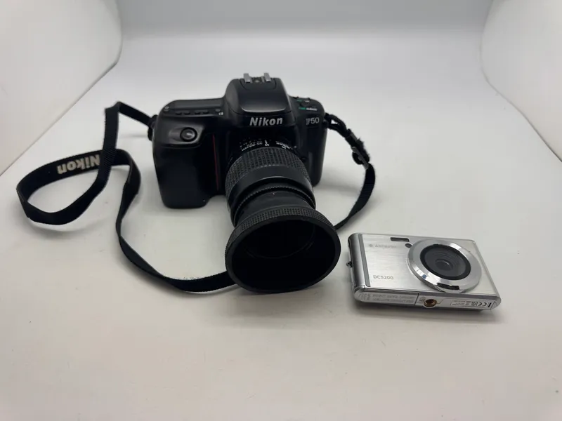Nikon mm.