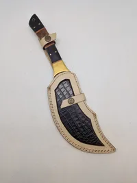 Stor veludført kniv med Damaskus blad