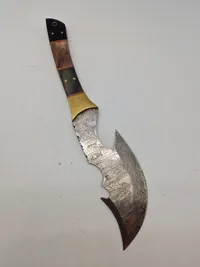 Stor veludført kniv med Damaskus blad